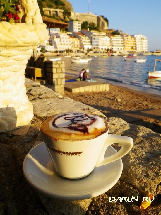кофе возле моря