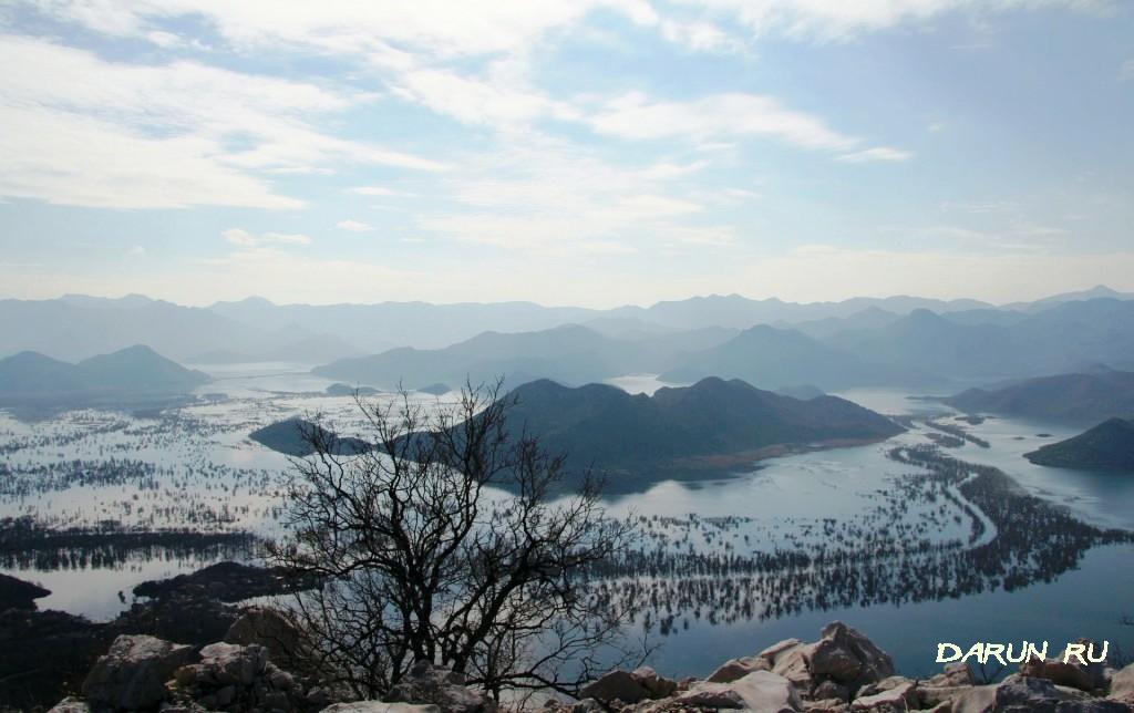 Вид на Скадарское озеро из деревни Додоши