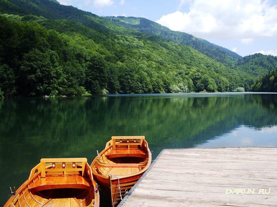 Биоградско озеро в заповеднике Биоградска Гора